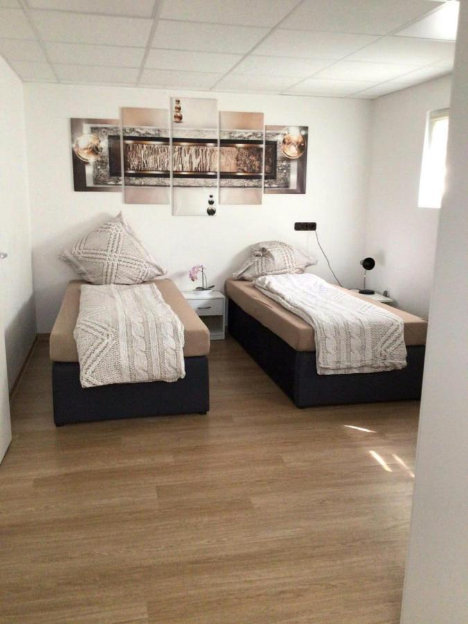 Apartments Rhona III Und IV Neunkirchen City Ngoại thất bức ảnh